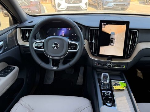 New 2027 Volvo XC60 B5 Plus AWD/4WD image 9