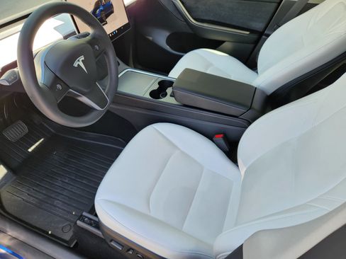 Used 2025 Tesla Model Y Long Range AWD/4WD image 12