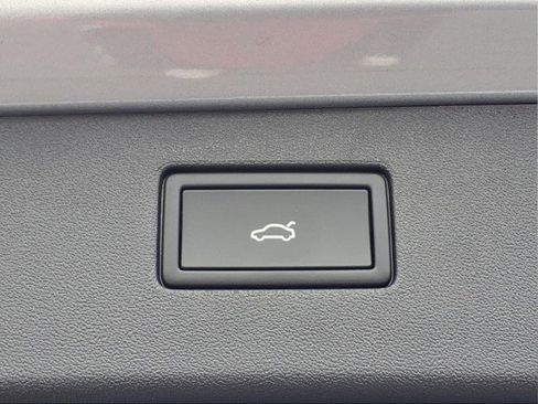 New 2026 Volkswagen Tiguan SE image 11