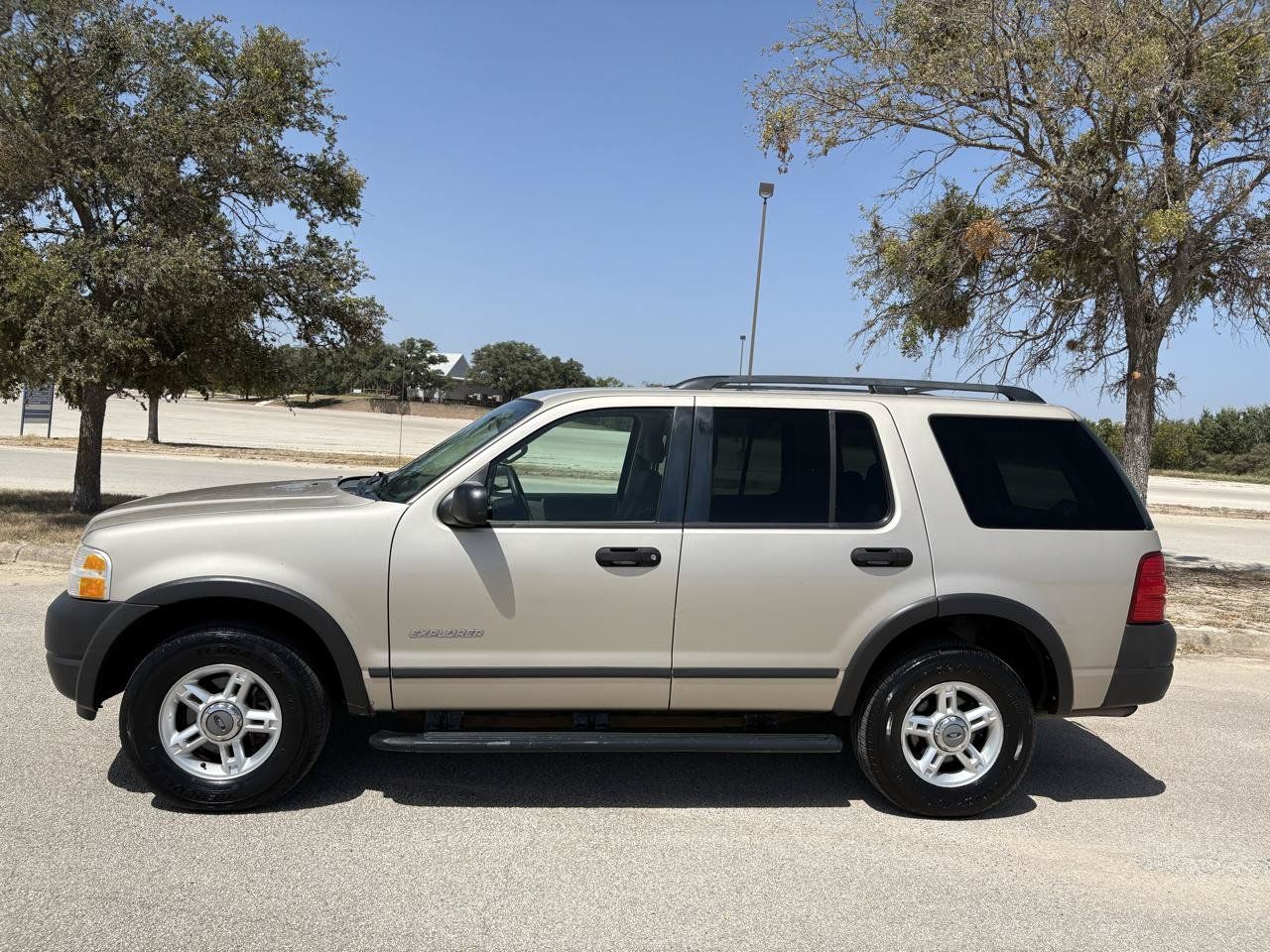Used 2004 Ford Explorer XLS RWD image 3