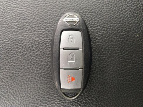 Used 2019 Nissan Titan SV w/ SV Convenience Package image 32