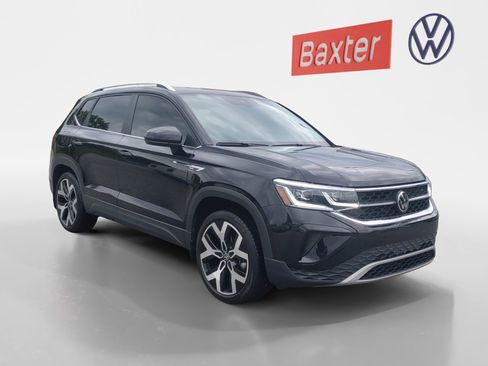 Certified 2022 Volkswagen Taos SEL w/ Panoramic Sunroof Package image 1