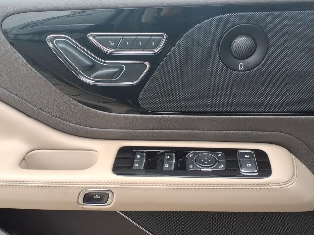 Used 2021 Lincoln Aviator Reserve w/ Equipment Group 201A AWD/4WD image 16