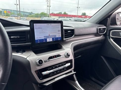 Certified 2022 Ford Explorer XLT w/ Equipment Group 202A RWD image 10