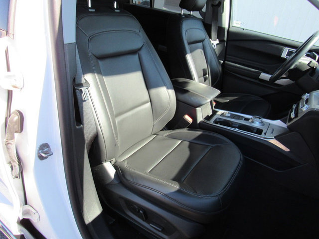 Used 2022 Ford Explorer XLT w/ Equipment Group 202A AWD/4WD image 5