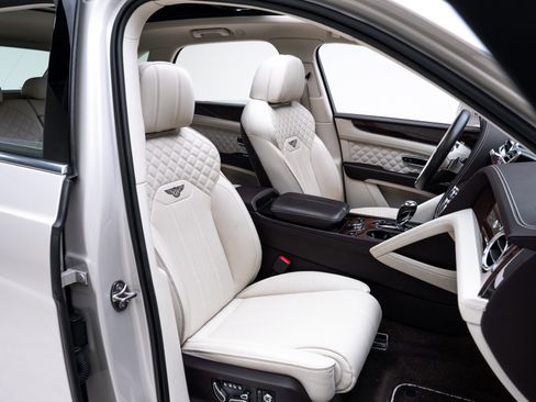 Used 2021 Bentley Bentayga image 16