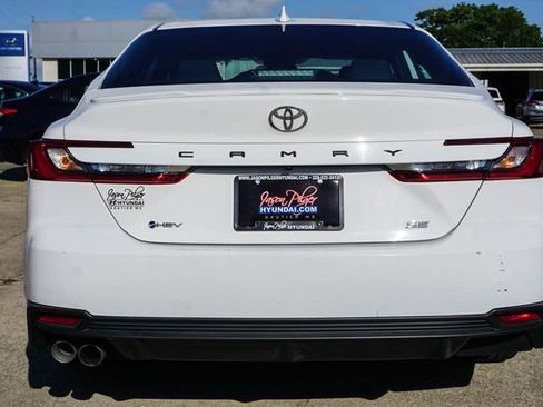 Used 2025 Toyota Camry SE FWD image 7
