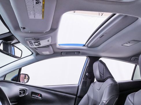 Used 2020 Toyota Prius XLE image 9