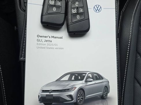Used 2025 Volkswagen Jetta SEL FWD image 28
