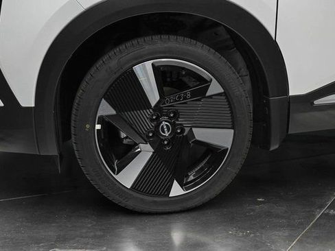 New 2025 Nissan Kicks SR image 8