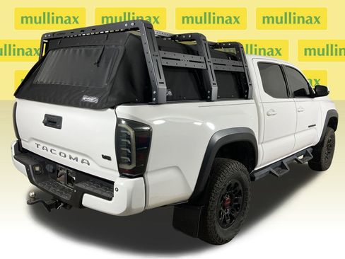 Used 2021 Toyota Tacoma TRD Off-Road w/ TRD Premium Off Road Package image 4