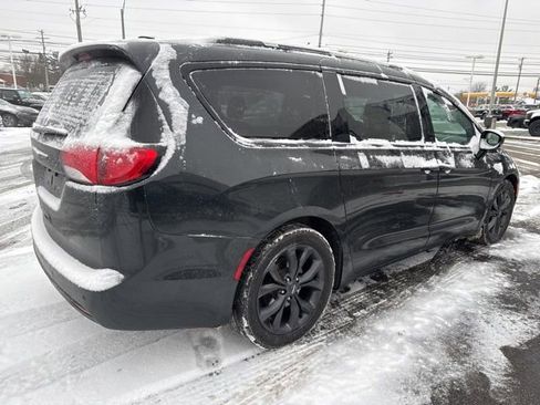 Used 2019 Chrysler Pacifica Touring-L Plus w/ S Appearance Package image 7
