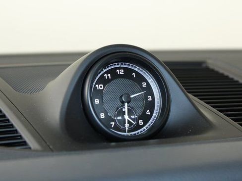 Certified 2025 Porsche Macan image 16