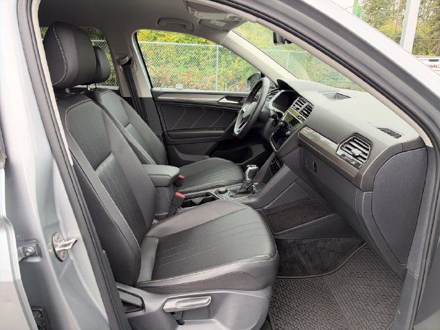 Used 2023 Volkswagen Tiguan SE AWD/4WD image 9