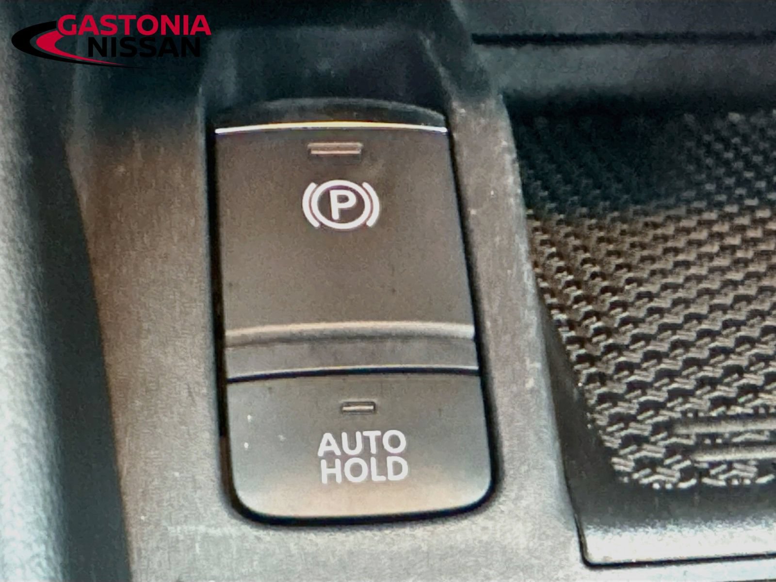 Used 2022 Nissan Kicks SV w/ Interior Electronics Package FWD image 13