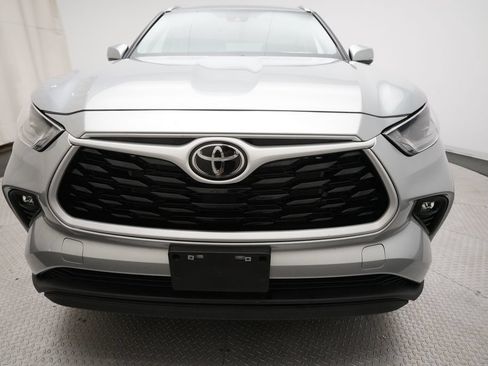Used 2025 Toyota Highlander XLE AWD/4WD image 22