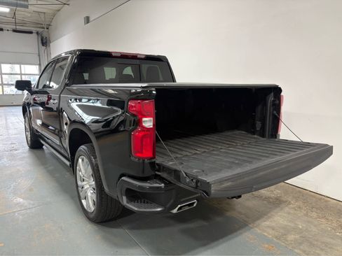 Used 2022 Chevrolet Silverado 1500 High Country w/ High Country Premium Package AWD/4WD image 4