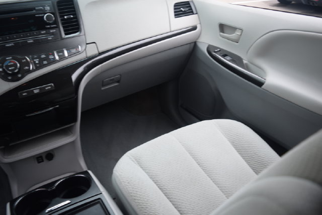 Used 2014 Toyota Sienna LE FWD image 13