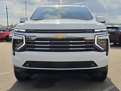 New 2026 Chevrolet Suburban LT image 2