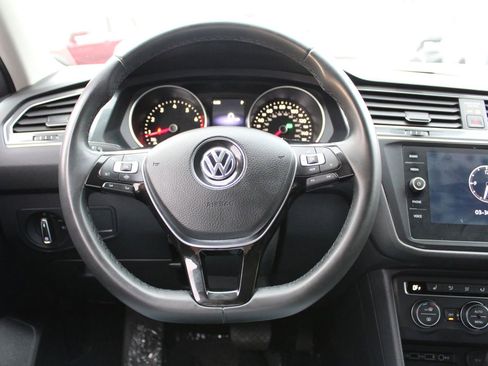 Used 2020 Volkswagen Tiguan SE w/ 3rd Row Seat Package image 17