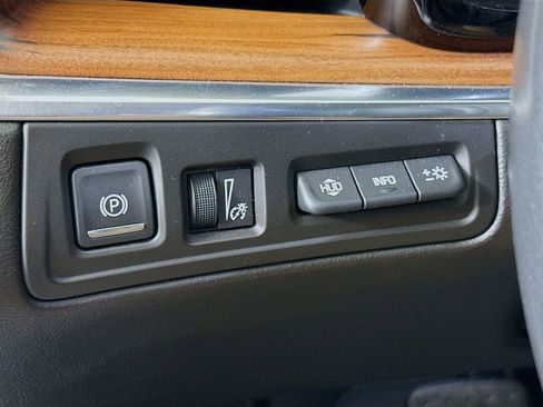 Used 2019 Cadillac XT5 Platinum image 10