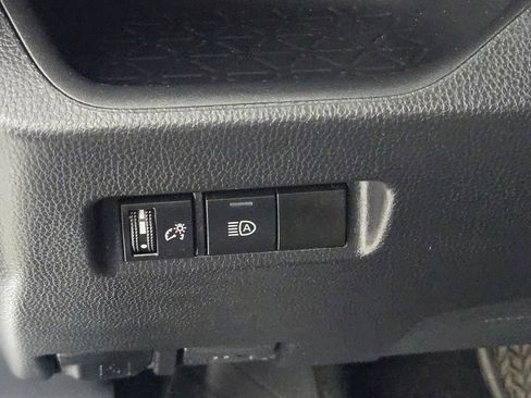 Used 2021 Toyota RAV4 XLE image 12