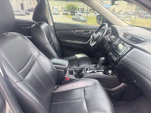 Used 2020 Nissan Rogue SV FWD image 19