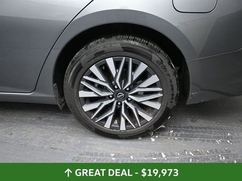 Used 2024 Nissan Altima 2.5 SV image 16