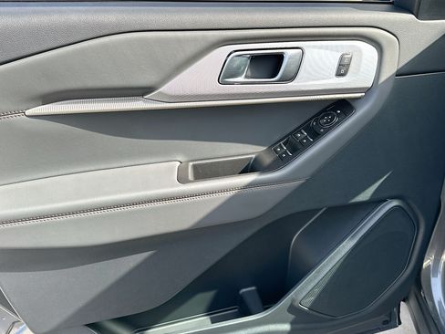New 2026 Ford Explorer Active RWD image 13