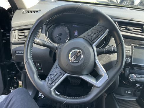 Used 2020 Nissan Rogue SV AWD/4WD image 14