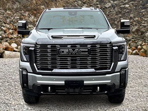 Used 2024 GMC Sierra 2500 Denali Ultimate image 3