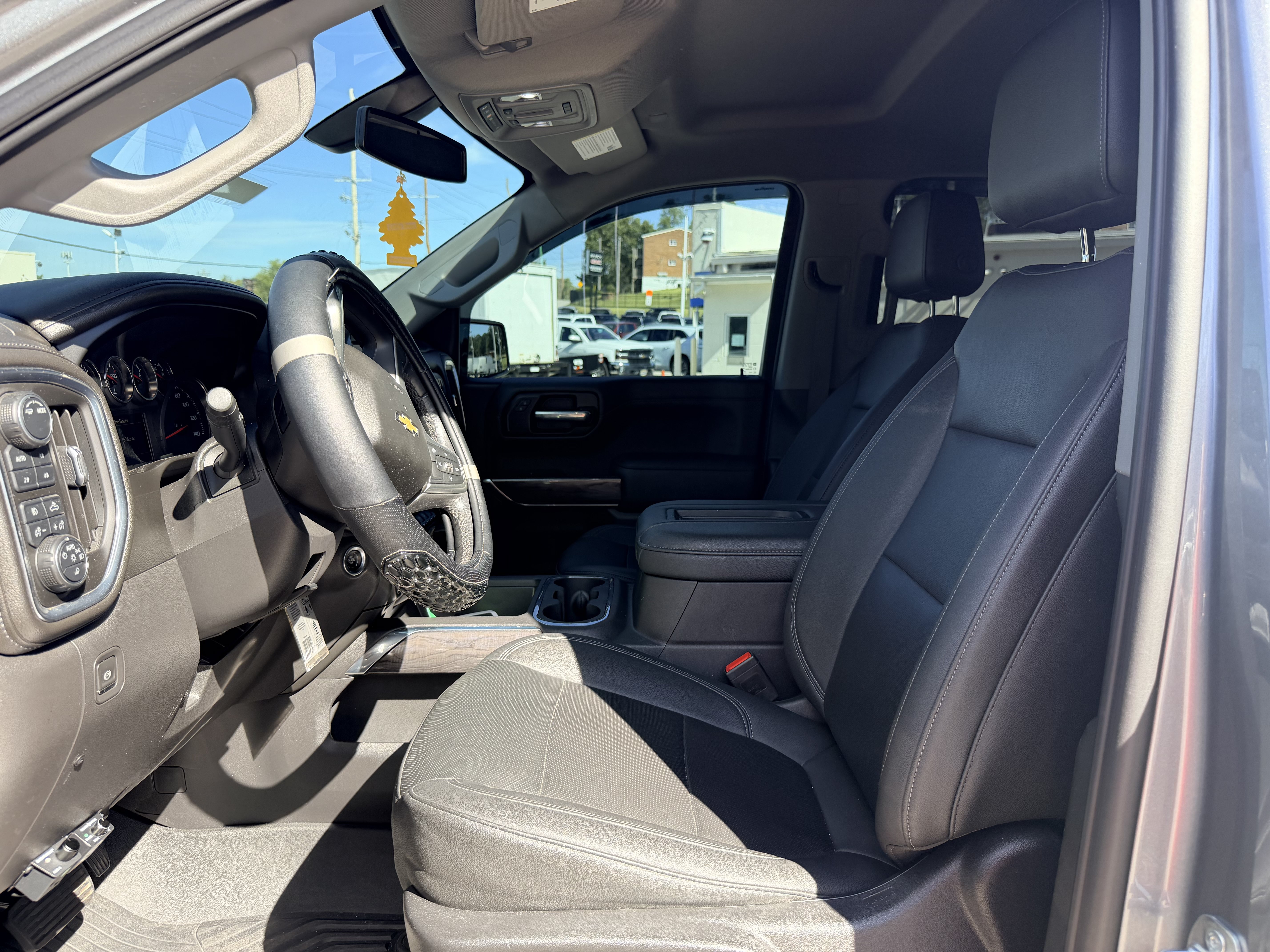 Used 2021 Chevrolet Silverado 1500 LTZ AWD/4WD image 13
