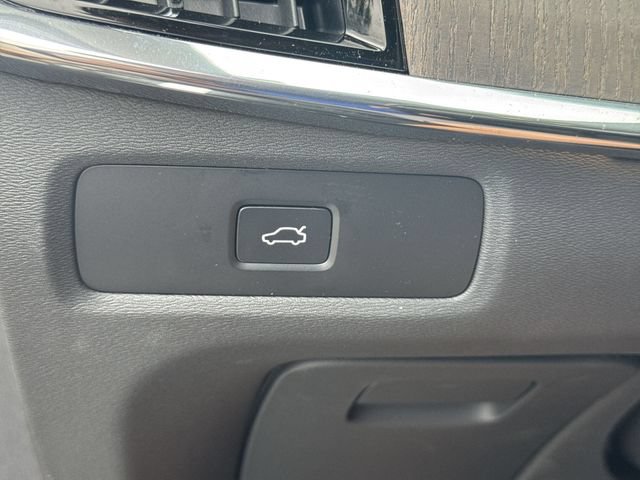Used 2025 Volvo S90 B6 Plus AWD/4WD image 18