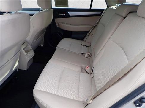 Used 2018 Subaru Outback 2.5i Premium image 9