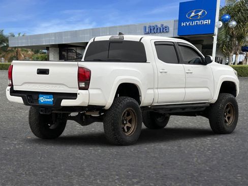 Used 2018 Toyota Tacoma TRD Sport w/ Technology Package image 2