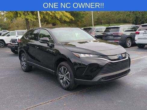 Used 2022 Toyota Venza LE image 7