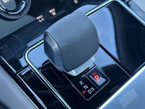 Used 2022 Land Rover Range Rover Velar R-Dynamic S image 21