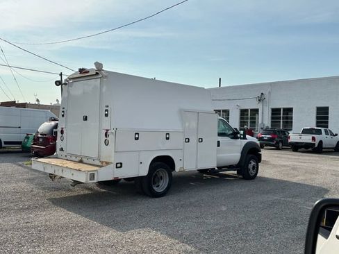 Used 2015 Ford F550 2WD Regular Cab Super Duty image 3
