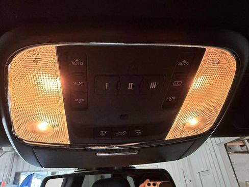 Used 2014 Jeep Grand Cherokee Overland AWD/4WD image 25