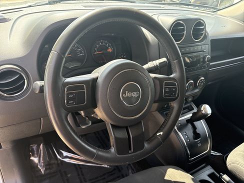 Used 2015 Jeep Patriot Latitude AWD/4WD image 18