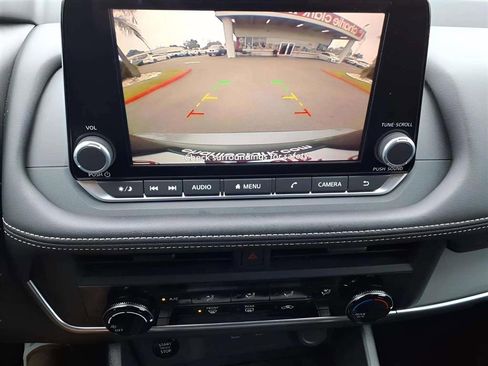 Used 2025 Nissan Rogue S image 15