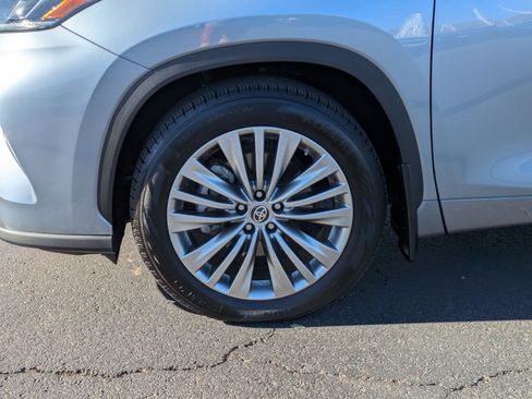 Used 2022 Toyota Highlander Platinum AWD/4WD image 11