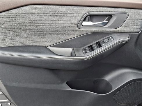 Used 2023 Nissan Rogue SV image 13