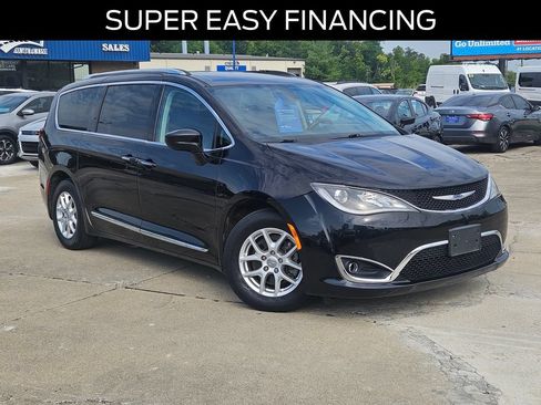 Used 2020 Chrysler Pacifica Touring-L FWD image 30