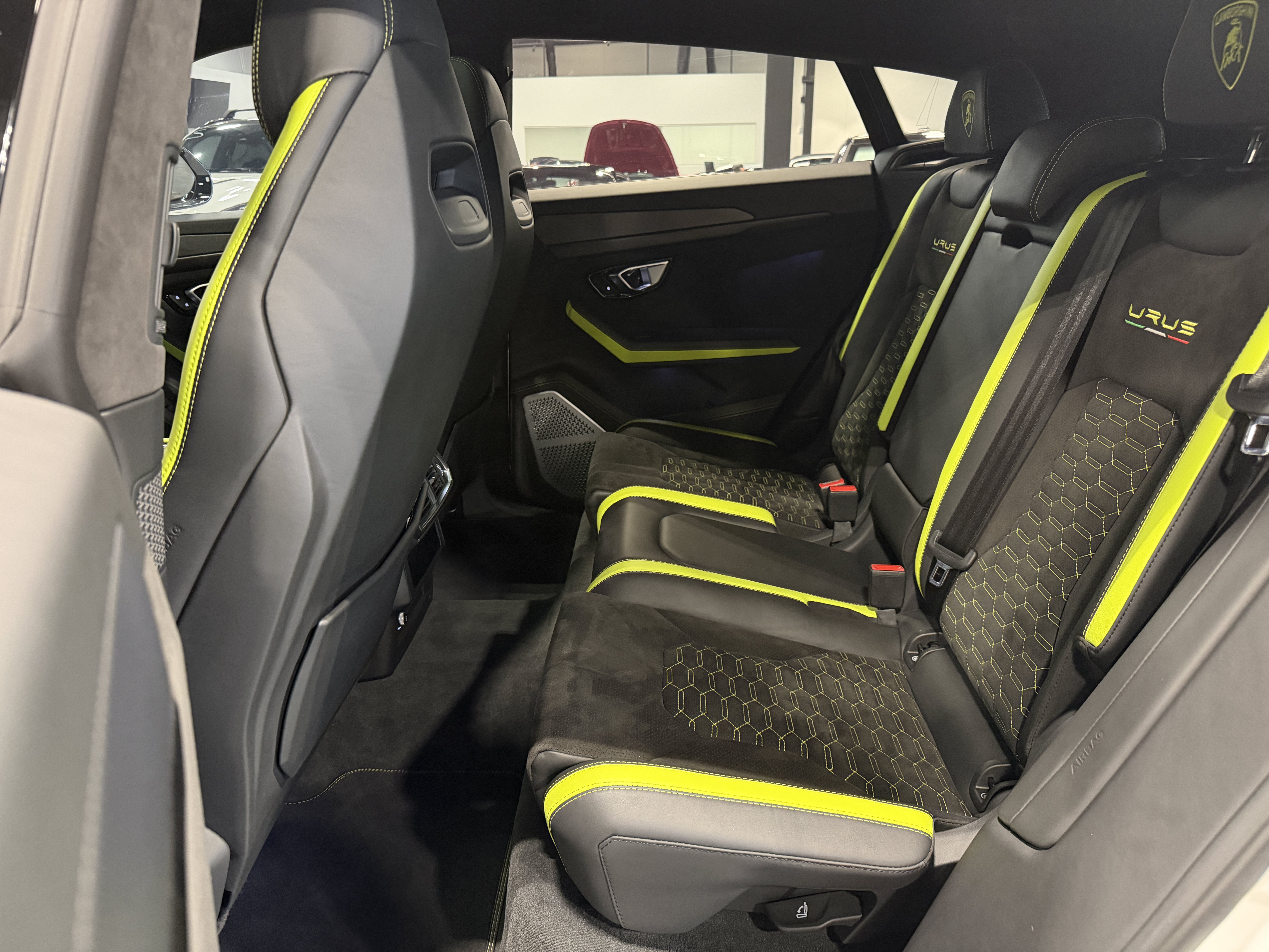 Used 2022 Lamborghini Urus AWD/4WD image 14