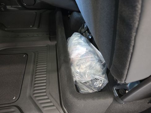 Used 2025 GMC Sierra 1500 AT4 w/ AT4 Premium Package image 29