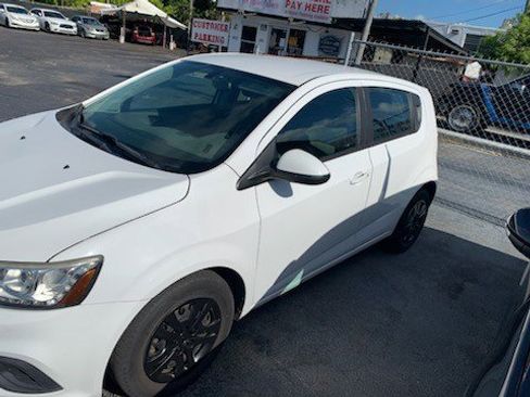 Used 2017 Chevrolet Sonic LT image 2