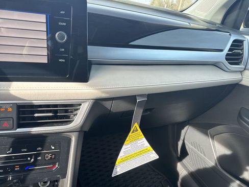New 2025 Volkswagen Taos SE image 13