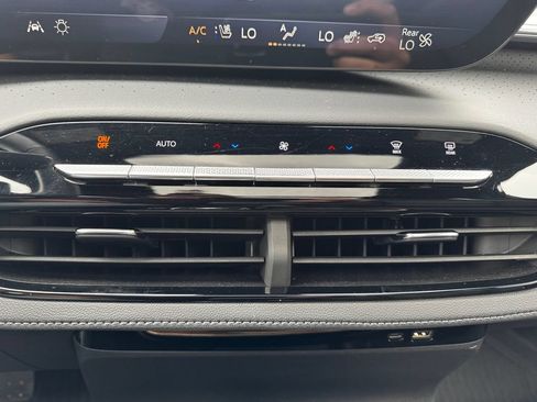 Used 2025 Buick Enclave Avenir w/ Trailering Package, 5000 lbs. AWD/4WD image 20