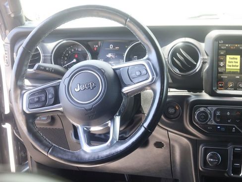 Used 2022 Jeep Wrangler Unlimited Sahara w/ Cold Weather Group AWD/4WD image 21